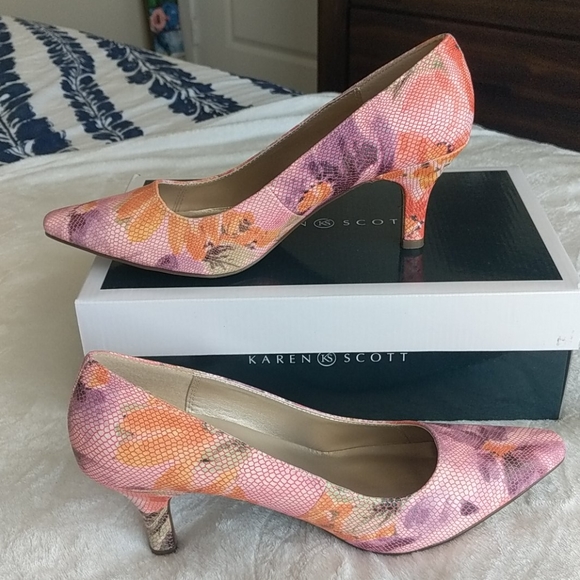 Karen Scott Womens Clancy Pointed Toe Classic Pump - Picture 4 of 15